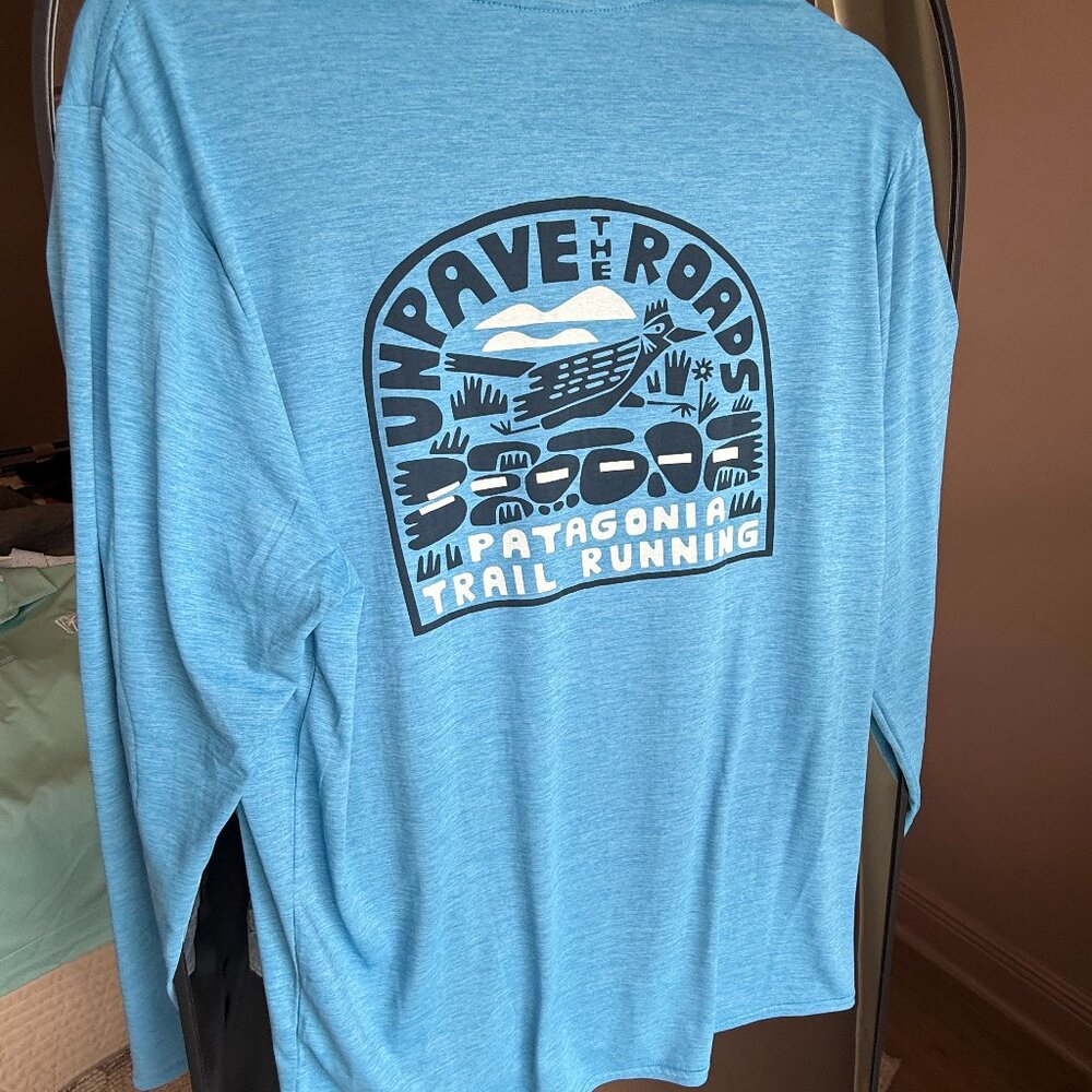 Patagonia Medium Men's Long-Sleeved Capilene Cool Daily Graphic Shirt